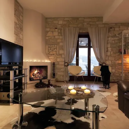 Parathalasso بيت للعطل موناستيراكي