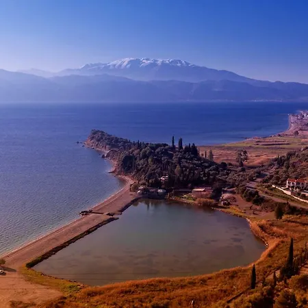 Parathalasso Monastiraki (Phocis)